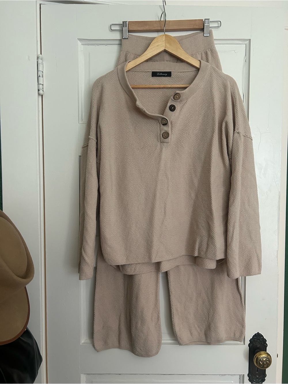 Lillusory athletica Taupe Button-Neck Waffle Knit Sweater size Small